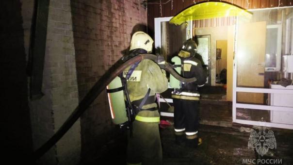 Один человек погиб при пожаре в Тюкалинском районе Омской области