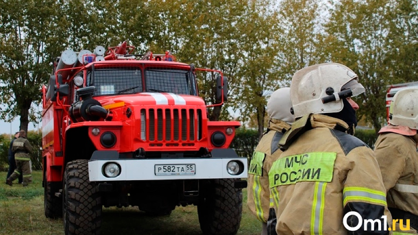 Помещение в огне! Склад с бумагой загорелся в Новосибирске