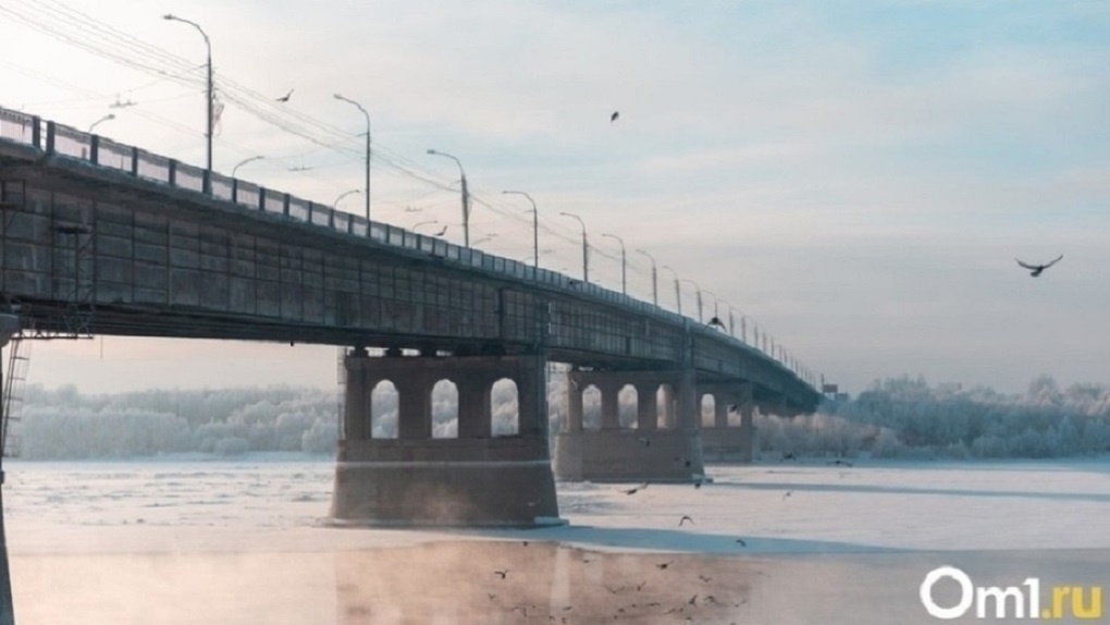 Убрать троллейбусные сети и заделать ямы: в Омске Ленинградский мост всё-таки перекроют полностью