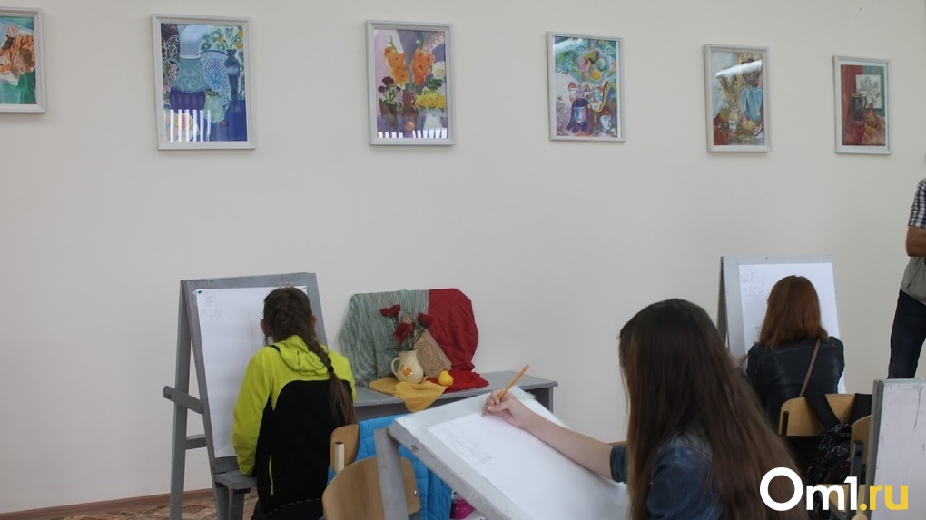 Известному художнику Никасу Сафронову понравилась картина омской школьницы