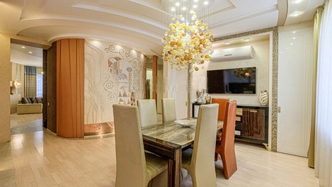 Золотые санузлы и венецианская штукатурка: квартиру за 23 миллиона продают в Новосибирске