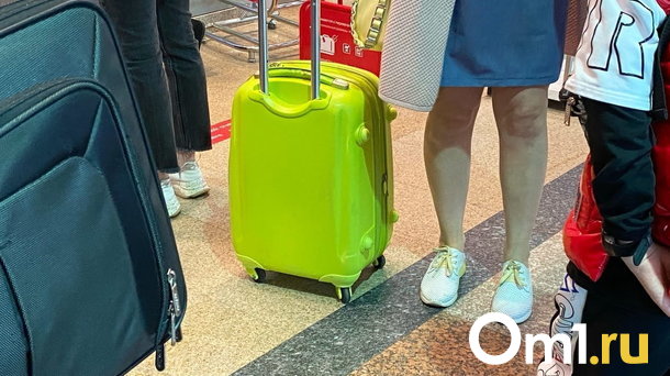 В Омском аэропорту выстроилась очередь из пассажиров из-за отключения электричества