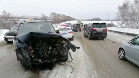 Груда железа вместо автомобиля: Два человека погибли во время аварии в Новосибирской области. ВИДЕО