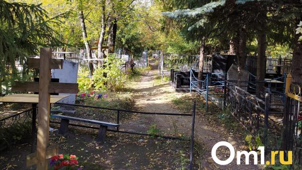 Депутаты потребовали расширить омские кладбища