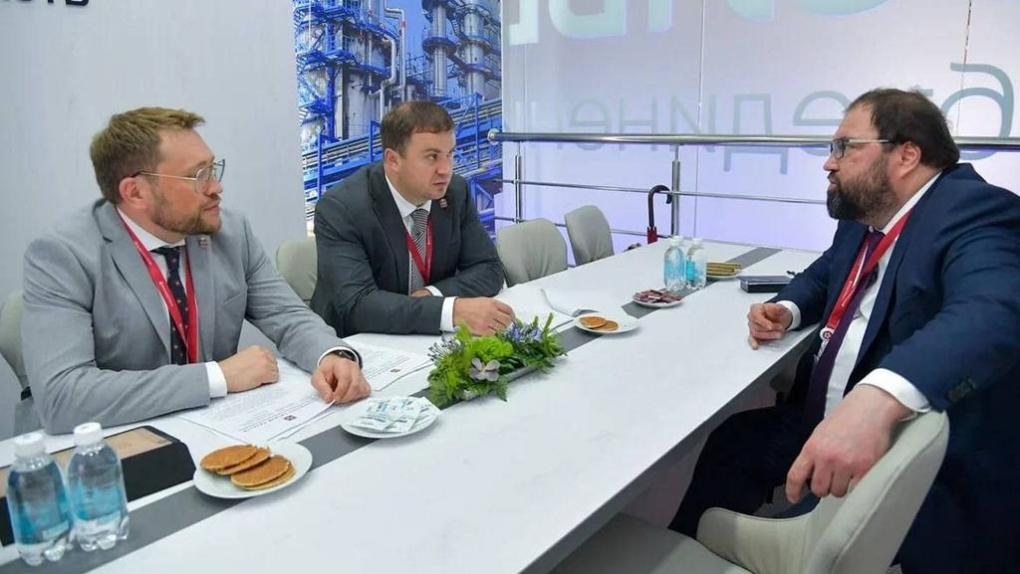 Губернатор Хоценко: в Омской области планируется установить 54 базовых станций связи