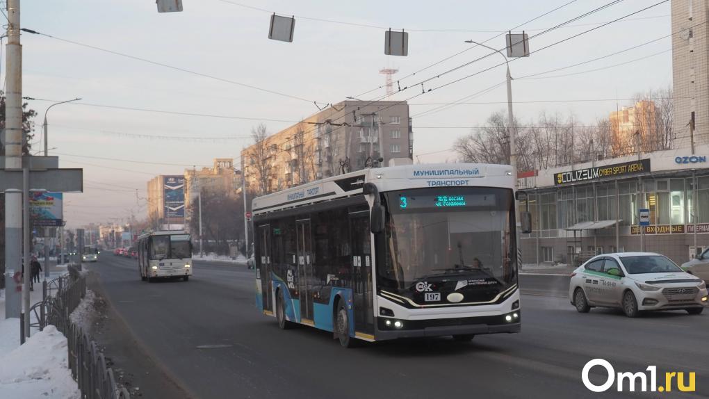 Водители омских автобусов могут зарабатывать до 120 тысяч рублей