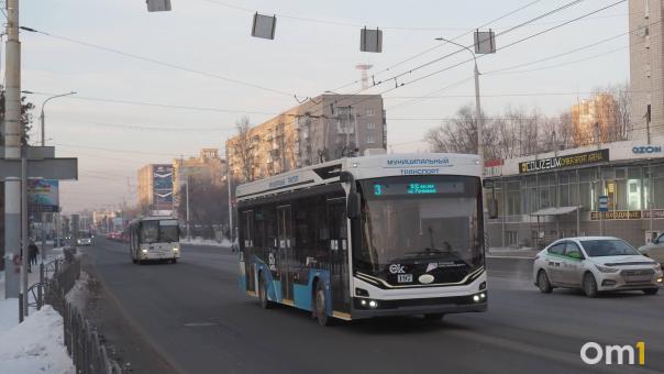 Водители омских автобусов могут зарабатывать до 120 тысяч рублей
