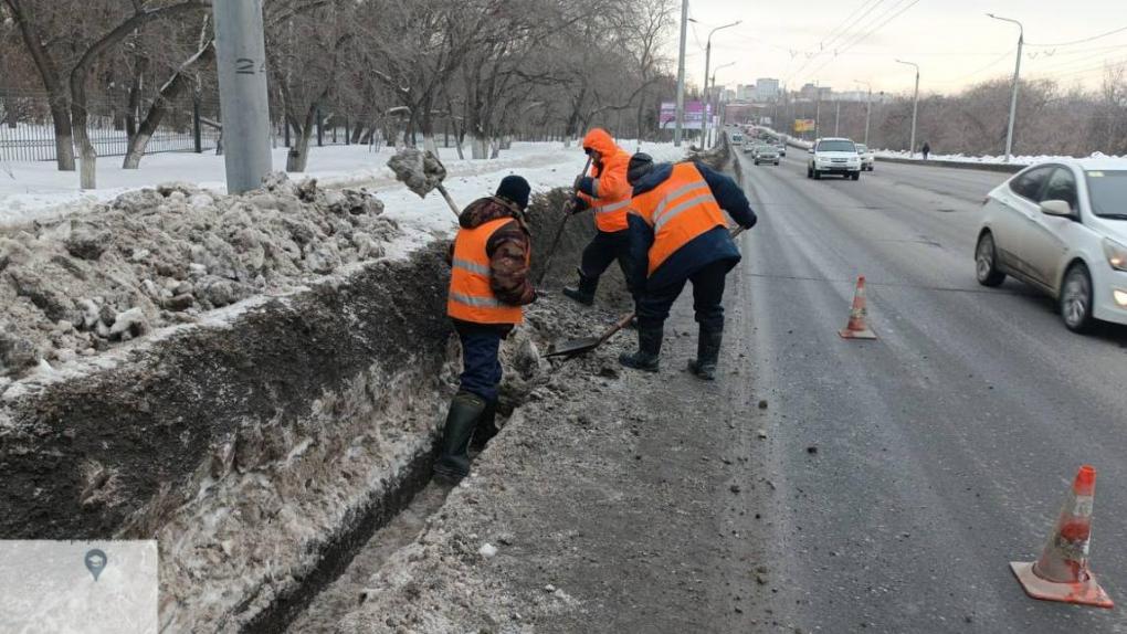 За омскими дорогами начали следить в межсезонном режиме