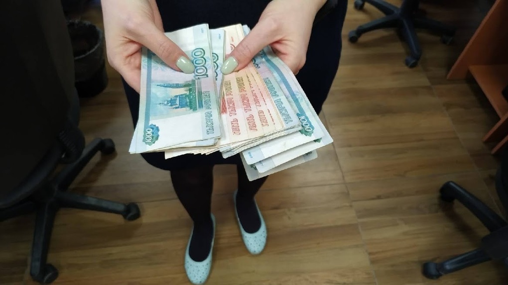«33 рубля за час»: в омском Минобре ответили на претензии учительницы о низкой доплате в ЕГЭ