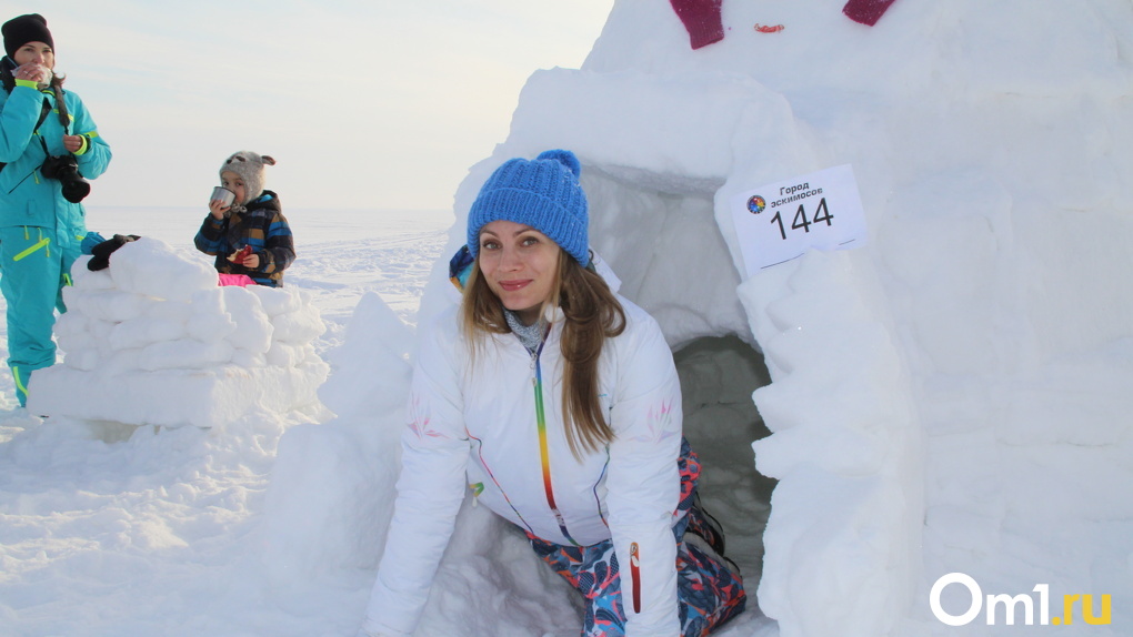 «Готовили манты под снегом»: 10 ярких снимков с фестиваля «Город эскимосов» в Новосибирске