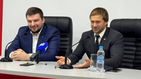 Президент омского ФК «Иртыш» Дмитрий Сычёв торгует именным китайским чаем