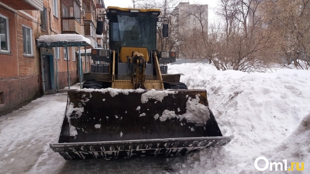 Новосибирским дорожникам дали неделю на уборку снега в городе