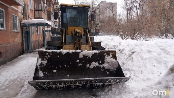 Новосибирским дорожникам дали неделю на уборку снега в городе