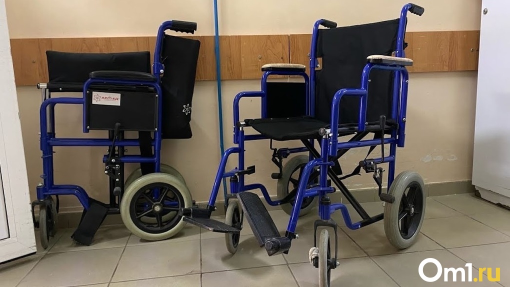 Пневмония, инсульт, коронавирус: омские врачи помогли встать на ноги парализованной пенсионерке