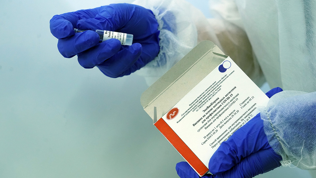 Стало известно о гибели 12 вакцинированных новосибирским препаратом «ЭпиВакКорона». Бояться ли прививки?