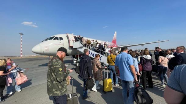 154 пассажира застряли в Новосибирске после атаки дронов на Сочи