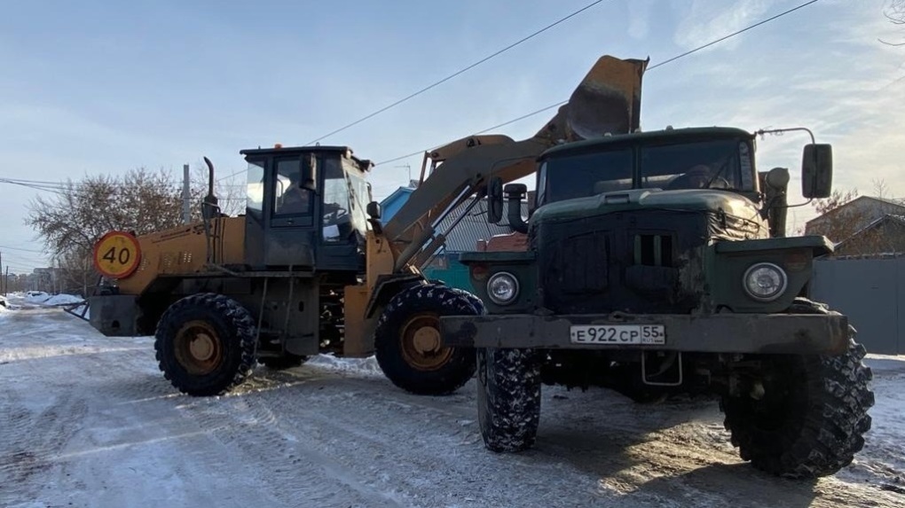 Дорожную спецтехнику Омска готовят к зиме
