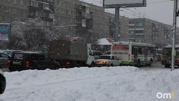 «День сурка»: новосибирцы снова застряли в 8-балльной пробке