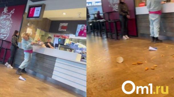 Омичка в кафе устроила разборки и начала кидаться в кассира едой