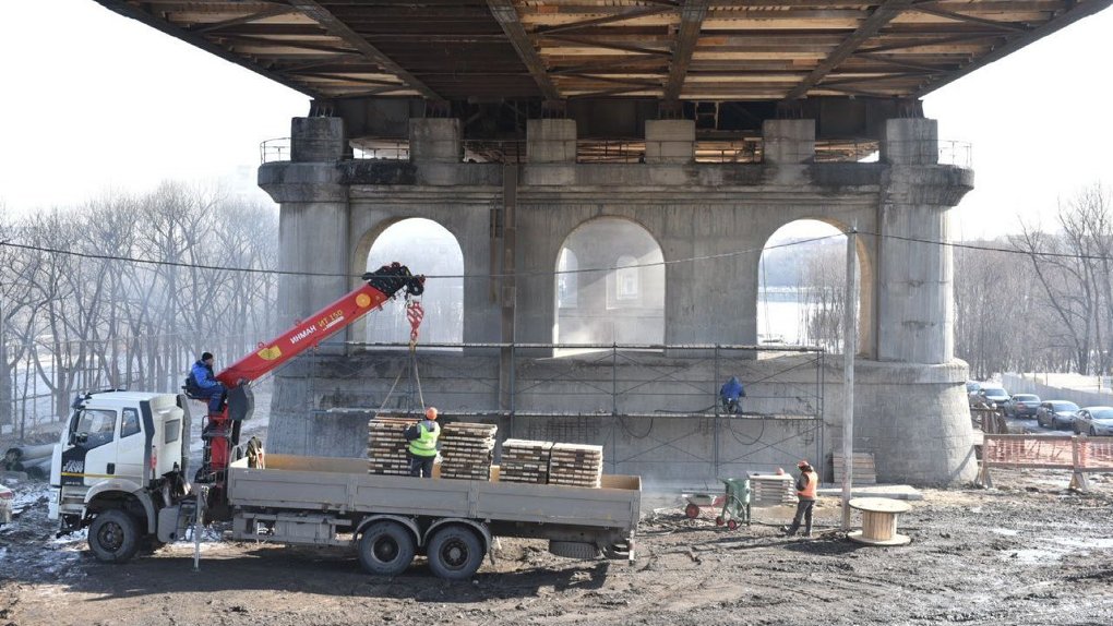 Омичи будут наблюдать за ремонтом Ленинградского моста онлайн