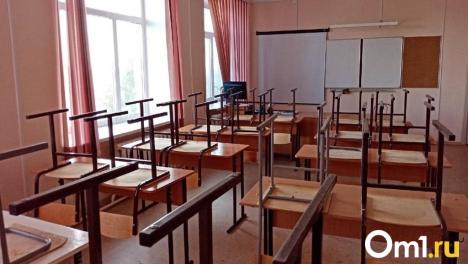 Омскую школу залило кипятком из-за прорыва труб