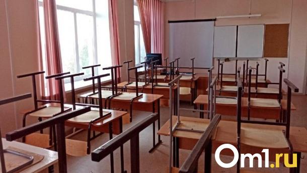 Омскую школу залило кипятком из-за прорыва труб