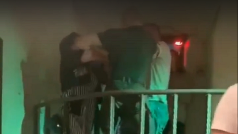 День молодёжи окончился потасовкой в одном из баров Омска. ВИДЕО