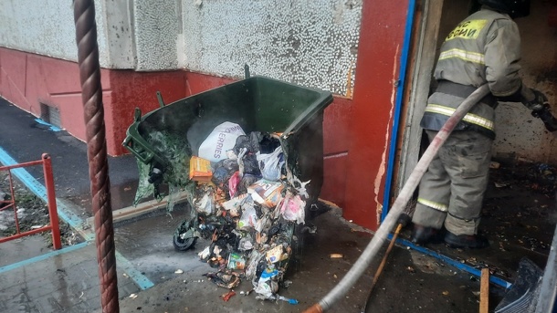 В Омске из-за пожара в многоэтажке едва не погибли трое детей