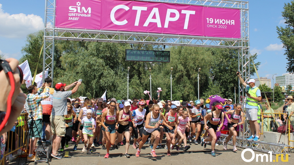 Спорт, цветы и рекордное количество участниц: как прошёл «Цветочный забег» в Омске