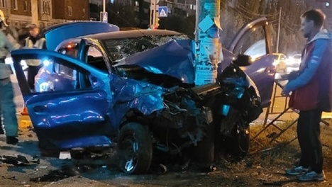 Омич проехал на красный сигнал светофора и устроил ДТП