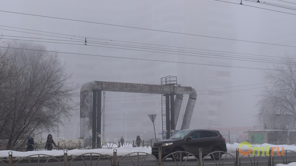 Жителей Чкаловска в Омске вместо мокрого снега завалило пеплом