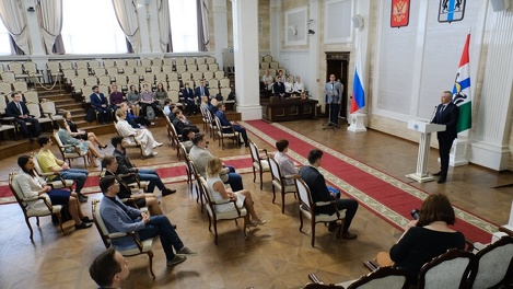 «На них опирается государство»: молодым новосибирским учёным вручили стипендии, премии и гранты