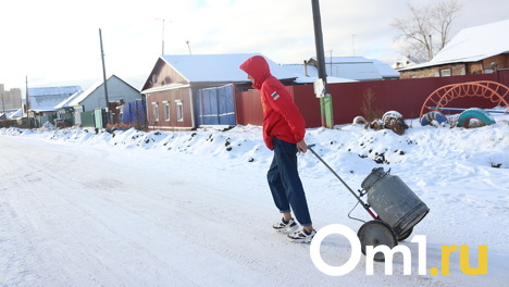 Жители Тары были вынуждены ходить за водой на колонку за километр от жилья