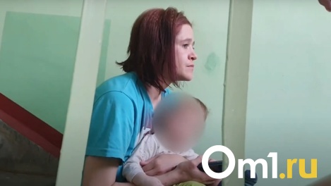Бежала от мужа-тирана: новосибирская правозащитница нашла в подъезде избитую женщину с ребёнком на руках