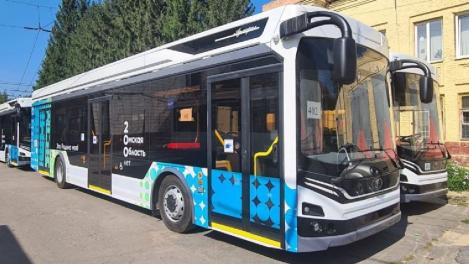 На омские улицы вышли 9 особенных троллейбусов