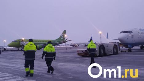 Пассажира рейса Омск – Москва сняли с самолёта из-за подозрений на менингит
