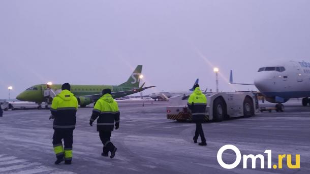 Пассажира рейса Омск – Москва сняли с самолёта из-за подозрений на менингит