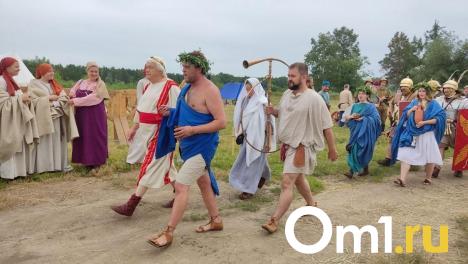 Показываем, как в омском парке Победы проходит фестиваль «Щит Сибири»