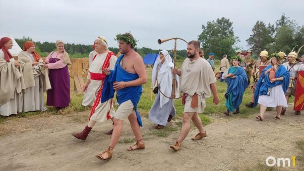 Показываем, как в омском парке Победы проходит фестиваль «Щит Сибири»