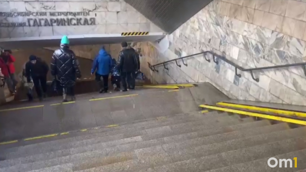 Жительница Новосибирска пожаловалась на протекающую крышу в метрополитене