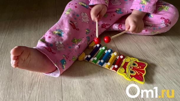 Стало известно, в каком возрасте чаще всего омички рожают первого ребёнка