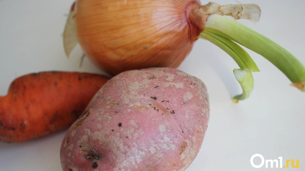 В Омске подскочили цены на лук, картофель и морковь