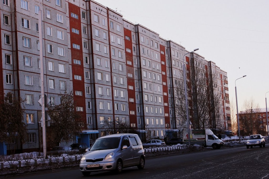 В Омске врач выбросился из окна своей квартиры