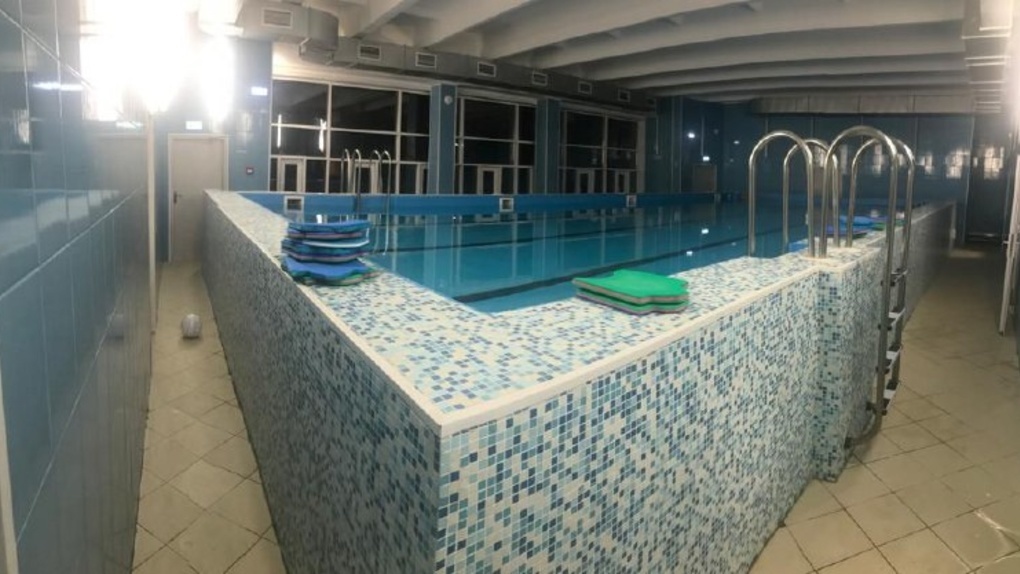 В Новосибирске закрыли бассейн, в котором погибла второклассница