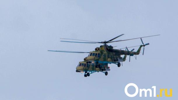 Над омской трассой заметили военный вертолёт