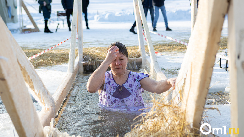 С головой в ледяную воду: как новосибирцы празднуют Крещение. ВИДЕОРЕПОРТАЖ