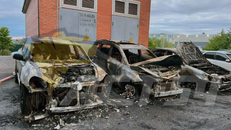 В МЖК «Восточный» ночью выгорели три дорогостоящих автомобиля