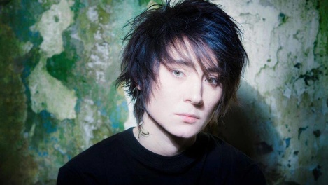 74 млн рублей заработала критикующая спецоперацию Земфира во время концертов в Европе