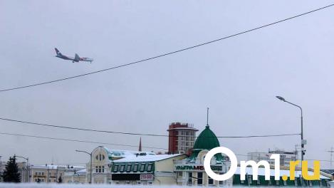 Из-за ночного снегопада омский аэропорт перестал принимать самолёты