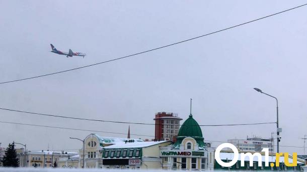 Из-за ночного снегопада омский аэропорт перестал принимать самолёты